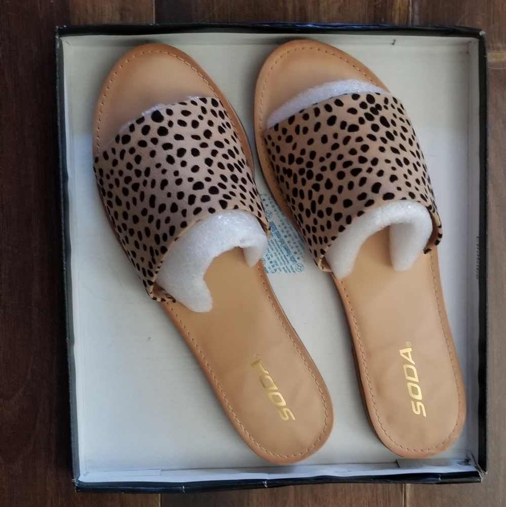 Spotted sandals